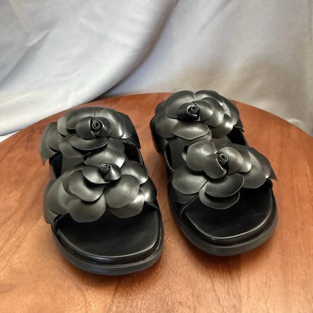 Isaac Mizrahi Live! Floral Slide Black Sandal‎ 3D Rose Petals Women's Size 7.5